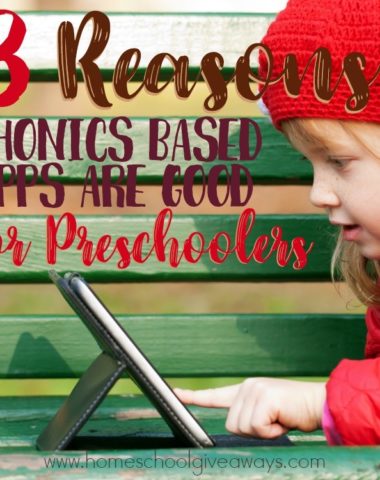 Do you use apps with your preschooler? There are some wonderful benefits to using apps, especially phonics based apps with your preschoolers. :: www.homeschoolgiveaways.com