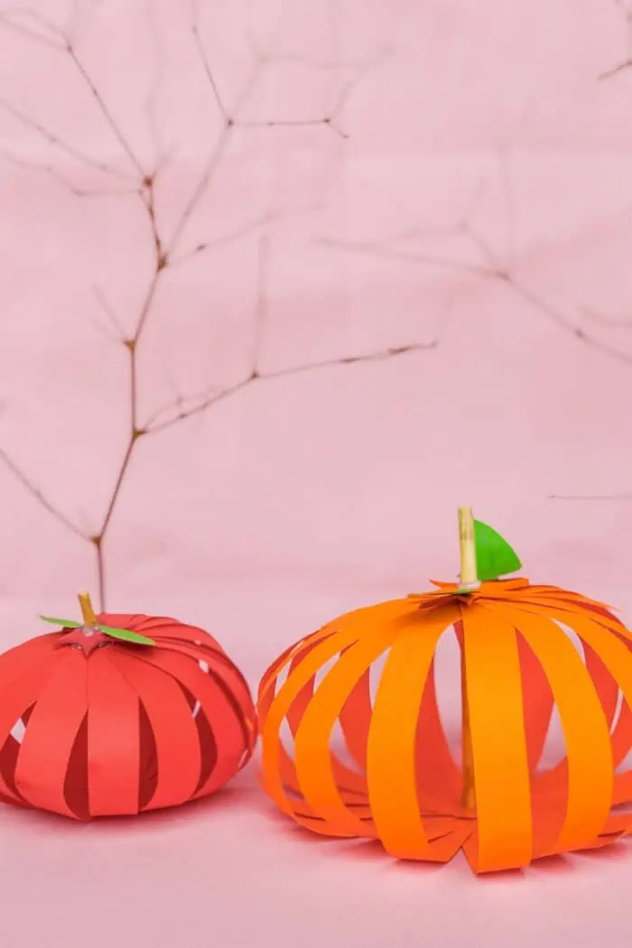 paper strip craft pumpkins